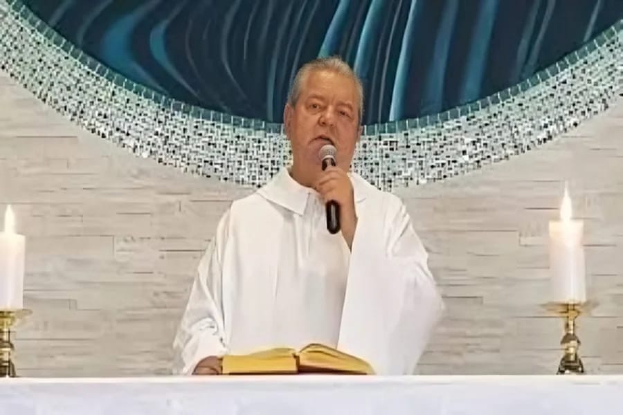 Ex-padre é condenado à prisão após estuprar 60 crianças