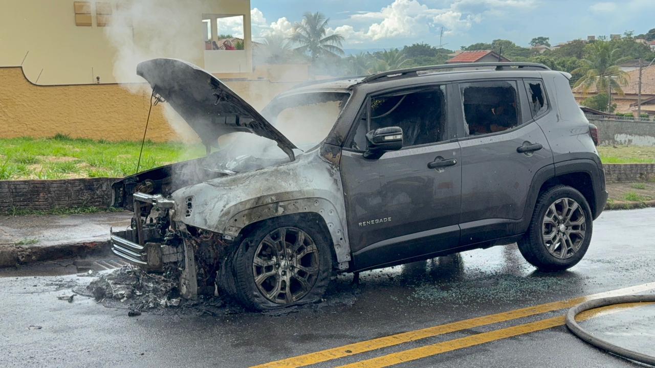 Carro pega fogo durante test drive em Piracicaba