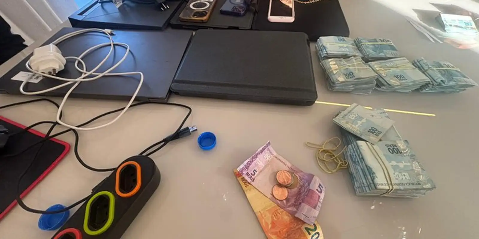 Polícia Federal deflagra Operação Narco Azimut contra esquema milionário de lavagem de dinheiro