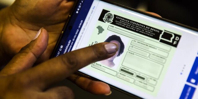 Governo inicia renovação automática da CNH para motoristas sem infrações cnh_digitalcarteira_de_transito_para_celular_carteira_nacional_de_habilitacao20220513_0603