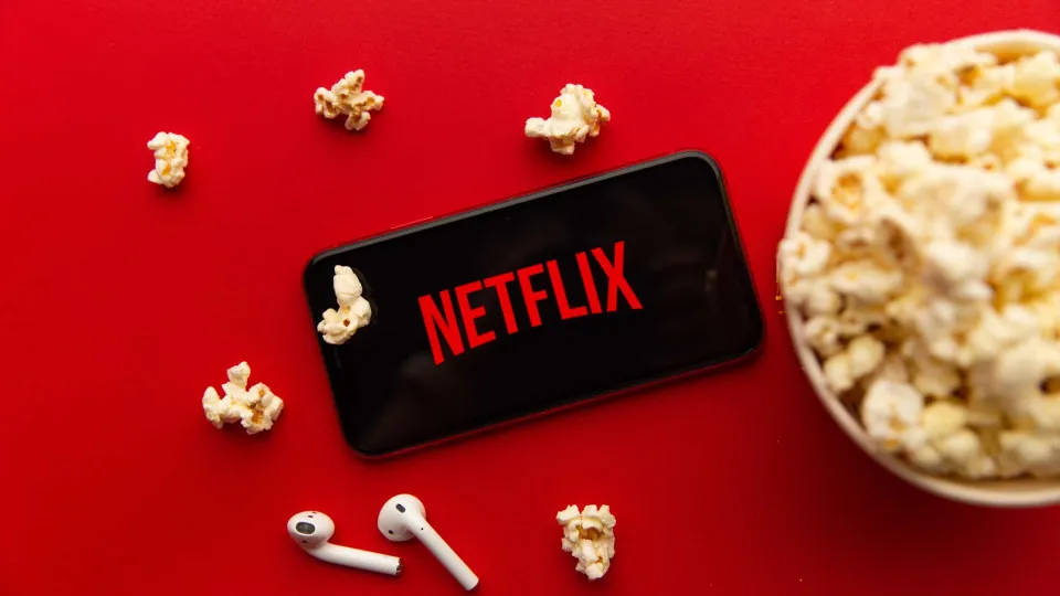 Netflix aposta em vídeos verticais para adaptar app aos novos hábitos do público
