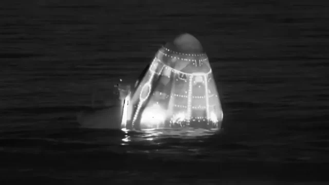 Astronauta retorna da ISS e passa por atendimento médico urgente