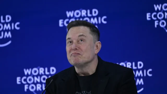 Elon Musk diz que Tesla planeja lançar robôs humanoides até 2027