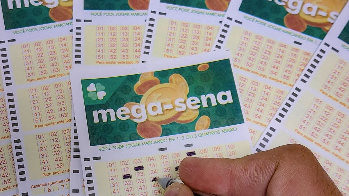 Mega-Sena acumula e prêmio vai a R$ 105 milhões