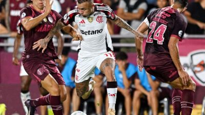 Flamengo É Derrotado Pelo Lanús no Jogo de Ida da Recopa Sul-Americana em um
