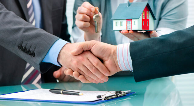 Transição de carreira: como se tornar corretor de imóveis pode transformar sua vida profissional