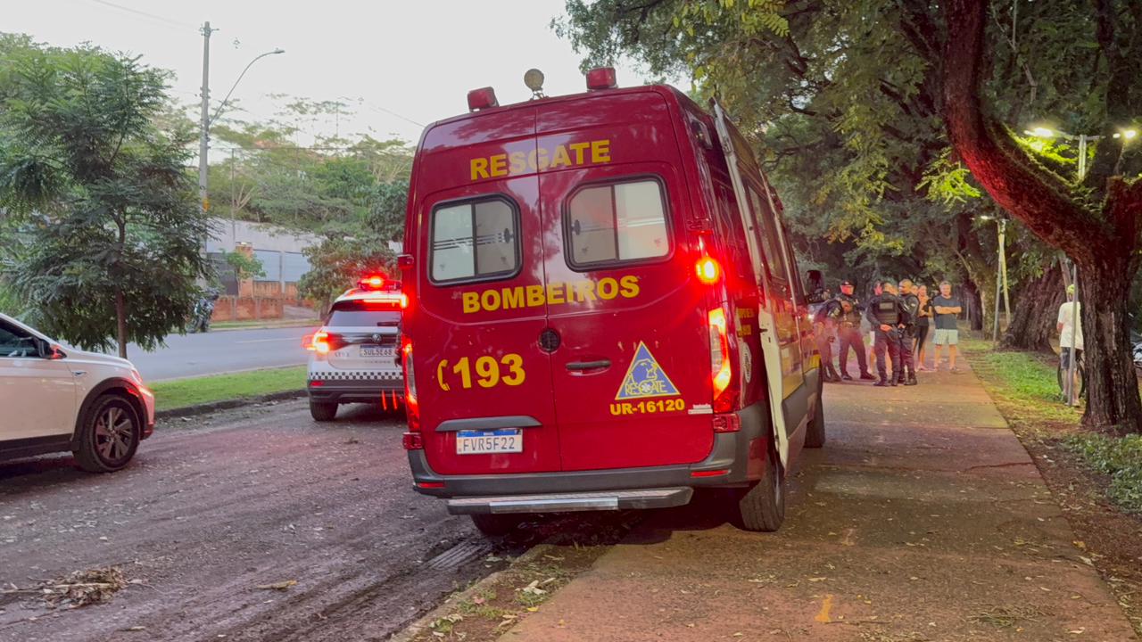 Mãe e filho são resgatados pela GCM após queda de jets-ki no Rio Piracicaba