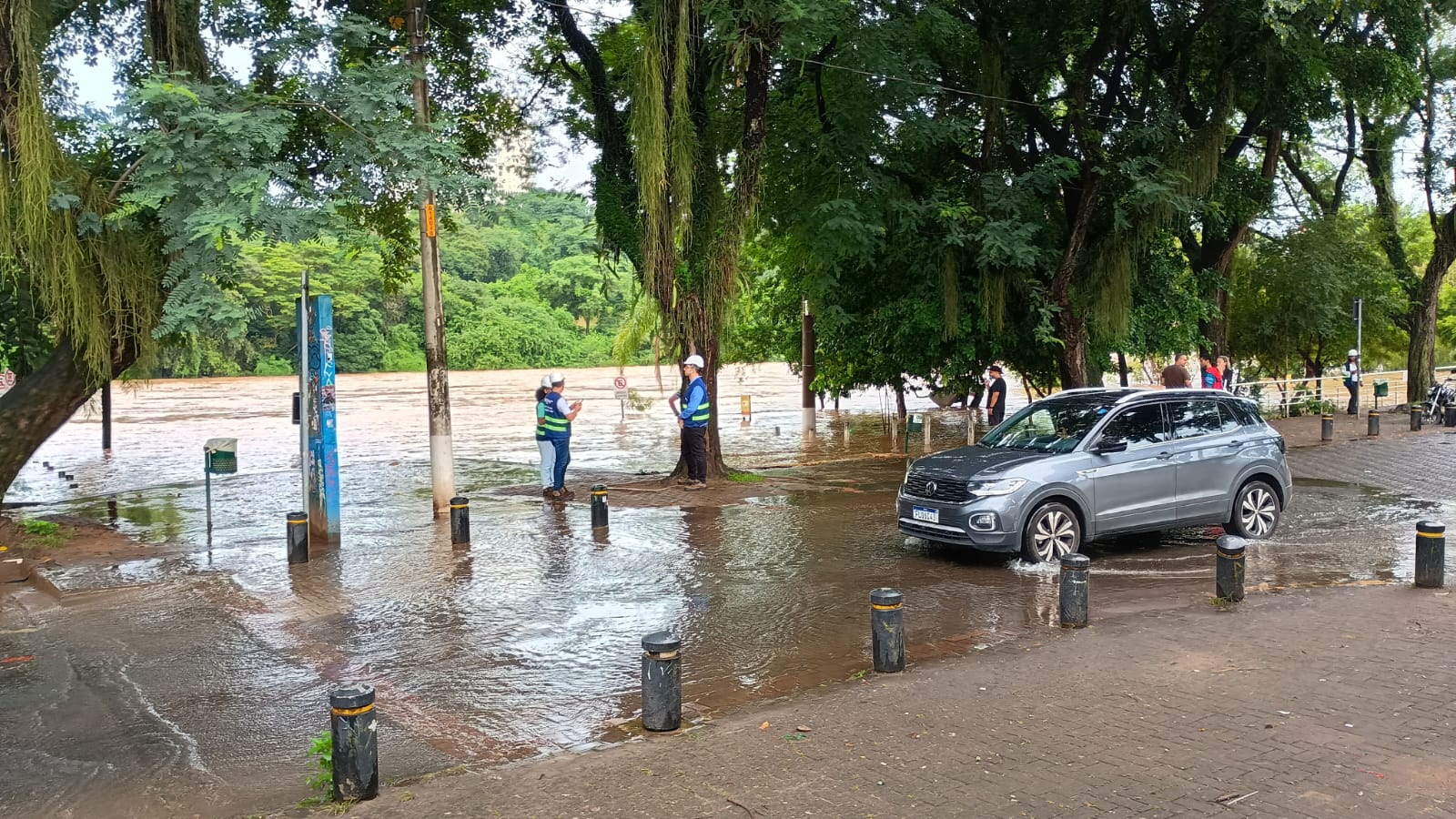 Prefeitura mantém força-tarefa após extravasamento do rio Piracicaba