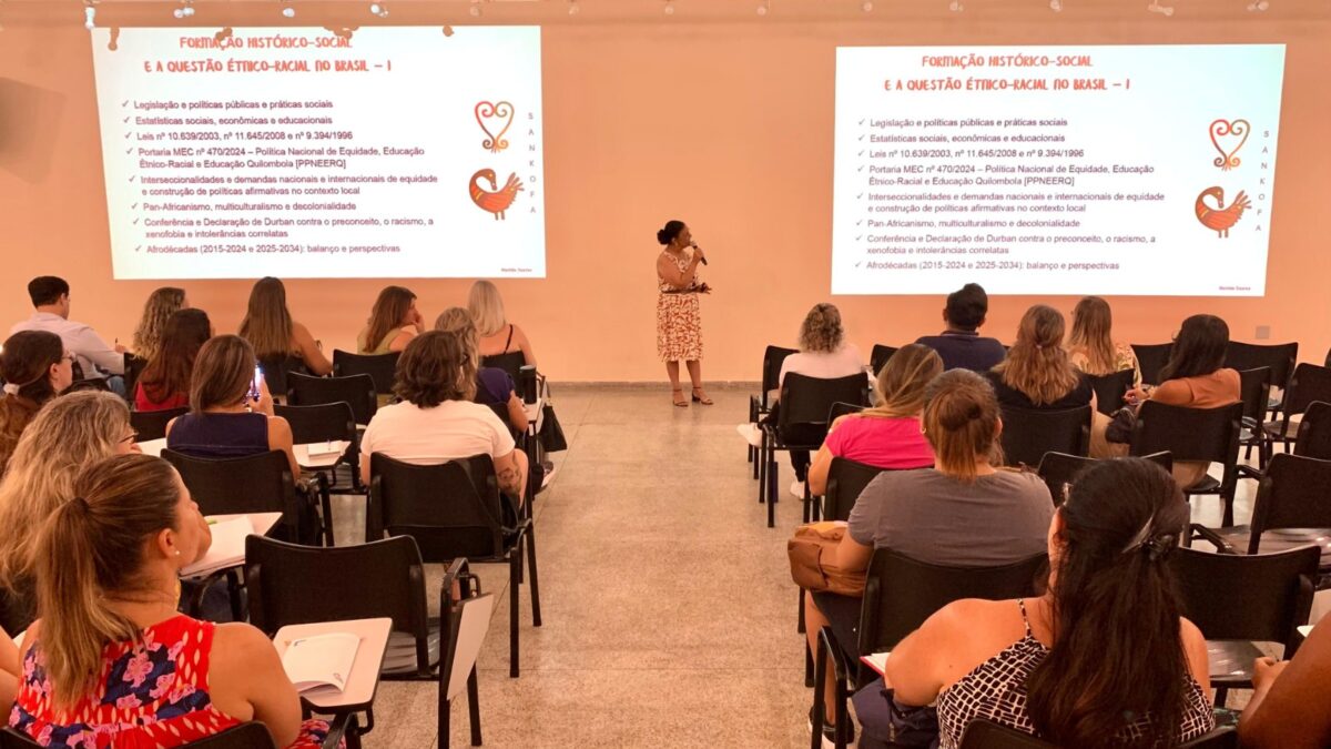 Rede municipal recebe formação sobre educação antirracista e história afro-brasileira