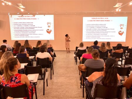 Rede municipal recebe formação sobre educação antirracista e história afro-brasileira