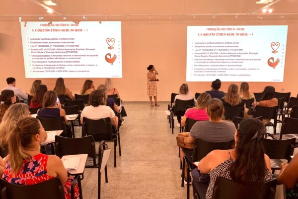 Rede municipal recebe formação sobre educação antirracista e história afro-brasileira