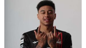 Jesse Lingard treina no Corinthians enquanto espera contratação