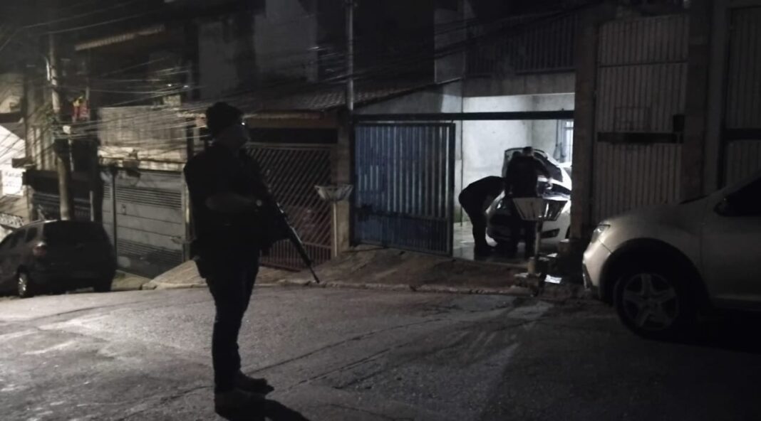 Dois investigados por tentativa de latrocínio em Piracicaba são presos pela Polícia Civil durante “Operação Relógio de Luxo” Dois investigados por tentativa de latrocínio em Piracicaba são presos pela Polícia Civil durante “Operação Relógio de Luxo”