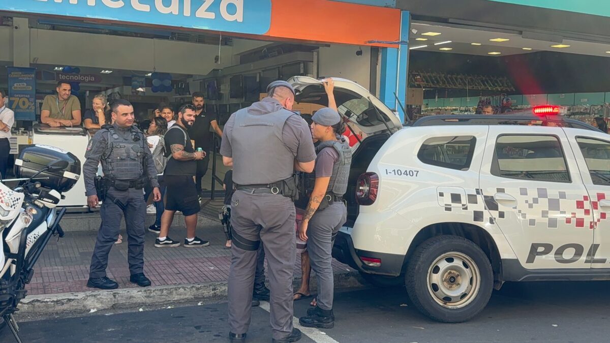 Indivíduo é preso após invadir loja com pedaço de madeira e ameaçar clientes no Centro de Piracicaba
