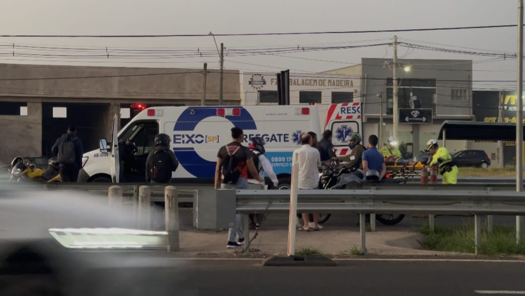 Pedestre tem traumatismo craniano e fica em estado grave após ser atropelado na Rodovia Geraldo de Barros, em Piracicaba