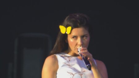 Marina faz show no Lolla 2026 e deixa hits de fora