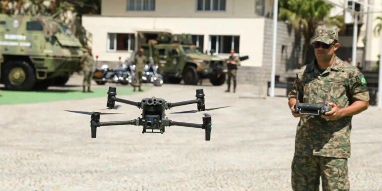 Fuzileiros navais modernizam defesa com drones e veículos blindados