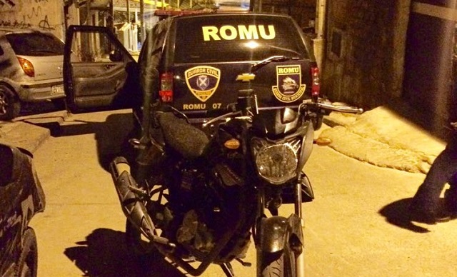 Jovem é preso com moto roubada em favela de Piracicaba