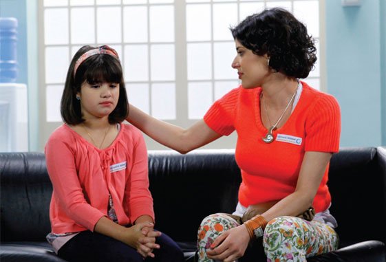 HOJE (18/09) EM ‘CHIQUITITAS’: Na escola, Carol conversa com Dani e descobre o que ela tem sofrido