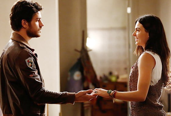 HOJE (22/09) EM ‘BOOGIE OOGIE’: Sandra avisa a Rafael que está grávida