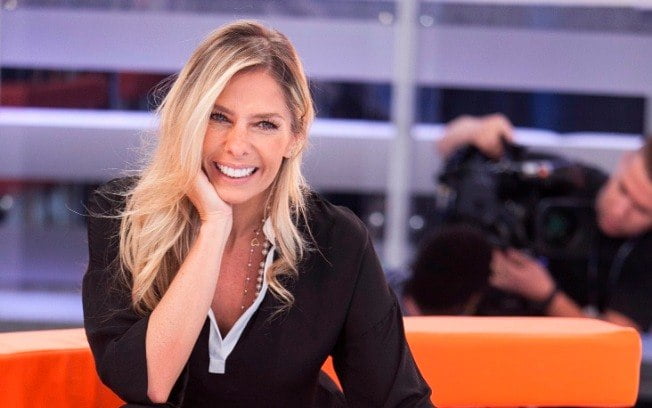Adriane Galisteu deve voltar a comandar o “É Show” na Record