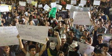 Manifesto foi liderado por alunos da USP e deverÃ¡ ganhar mais ediÃ§Ãµes em cidade do interior do estado de SÃ£o Paulo.