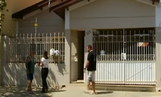 Esgoto invade casas da Avenida Mário Dedini, em Piracicaba