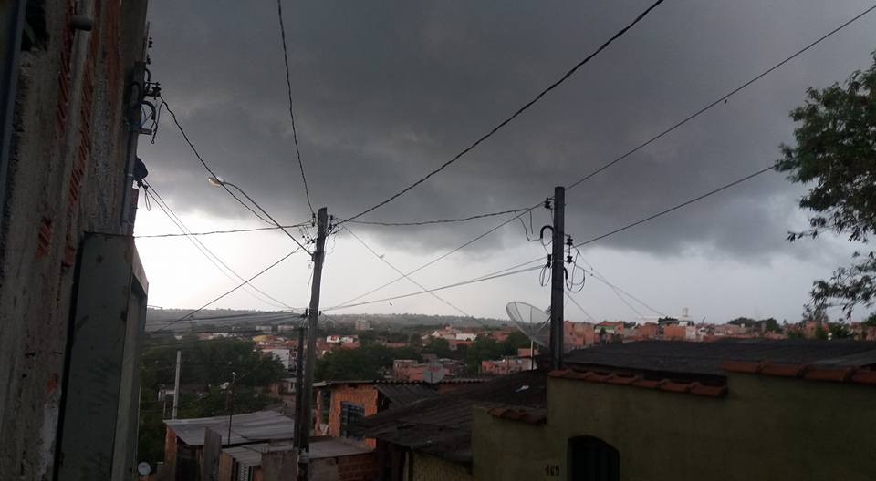 Temporal cai em alguns bairros de Piracicaba nesta tarde (17)