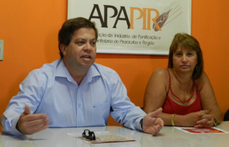 Sebrae patrocina encontro de panificação para discutir tendências do setor Antonio Carlos de Aguiar Ribeiro (Sebrae-SP) e Elisabete Mazero (Apapir) - Foto: Divulgação