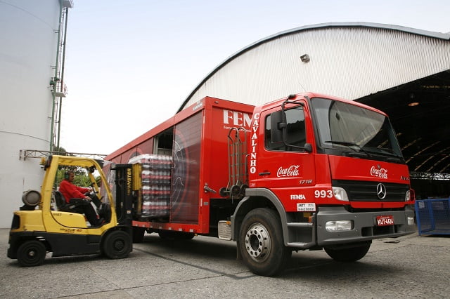 Dupla rouba caminhão da Coca-Cola em Piracicaba