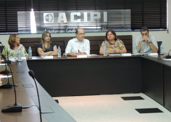 Selma Ferrato, Rose Massarutto, Angelo Frias Neto, Rosangela Camolese e MaurÃcio Benato apresentam programação do Luz & Arte 2014 - Foto: Divulgação / Acipi