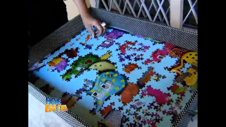 Conheça a maior colecionadora de quebra-cabeças do mundo