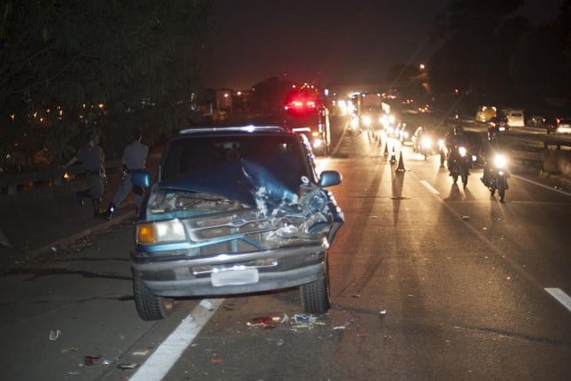 Caminhões e uma caminhonete provocam engavetamento na Luiz de Queiroz