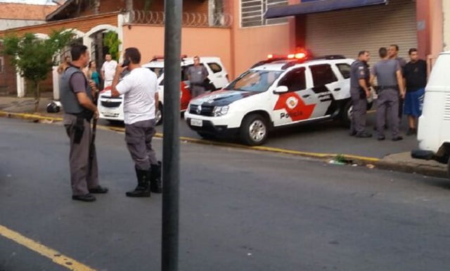 Dupla tenta roubar mercado, troca tiros com policial e é presa em Piracicaba