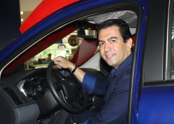 MÃ©dico pousa para foto jÃ¡ dentro da sua Ford Ranger - Foto: DivulgaÃ§Ã£o