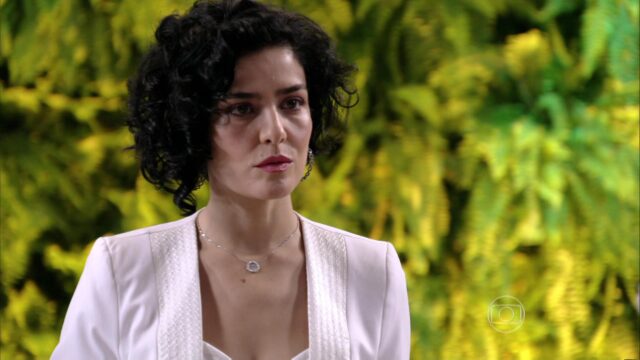 “Isso é um desrespeito!”: Atriz da Globo acusa Aécio Neves de propaganda indevida