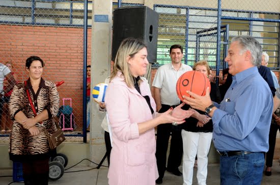 Bairro Jaraguá ganha mais uma quadra poliesportiva
