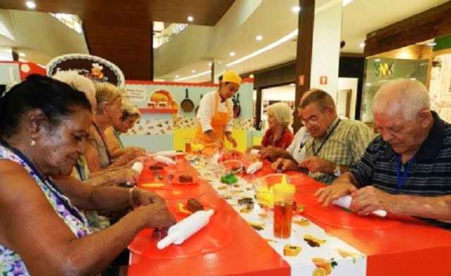 Idosos do Lar Betel recordam sabores da infância no Shopping Piracicaba