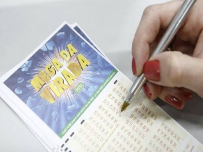 Seis pessoas acertam e levam prêmio da Mega Sena da Virada