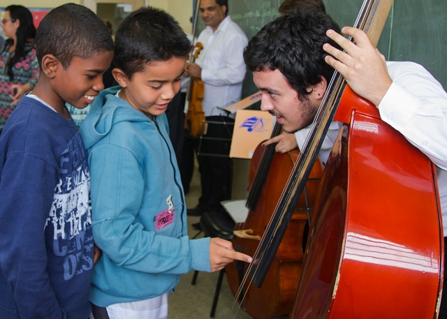 Orquestra apresenta música clássica para 4 mil crianças em Piracicaba