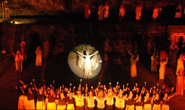 Após sucesso na estreia, Paixão de Cristo de Piracicaba segue até domingo de Páscoa