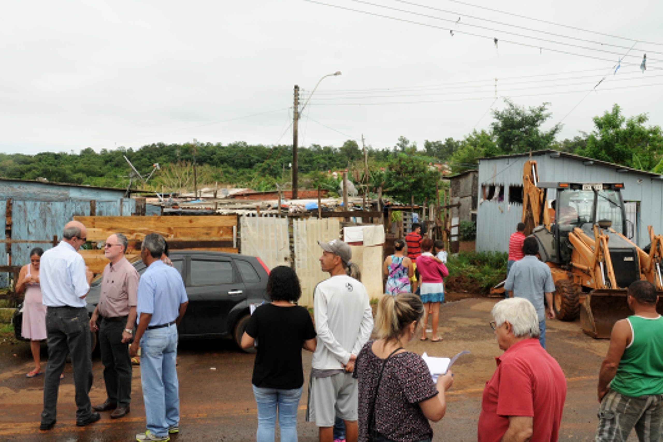 Barjas vistoria força-tarefa na comunidade Frederico, em Piracicaba