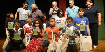 Vencedores tiram fotos juntos - Foto: Rafael Bitencourt / Semac