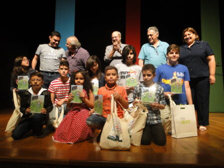 Vencedores tiram fotos juntos - Foto: Rafael Bitencourt / Semac