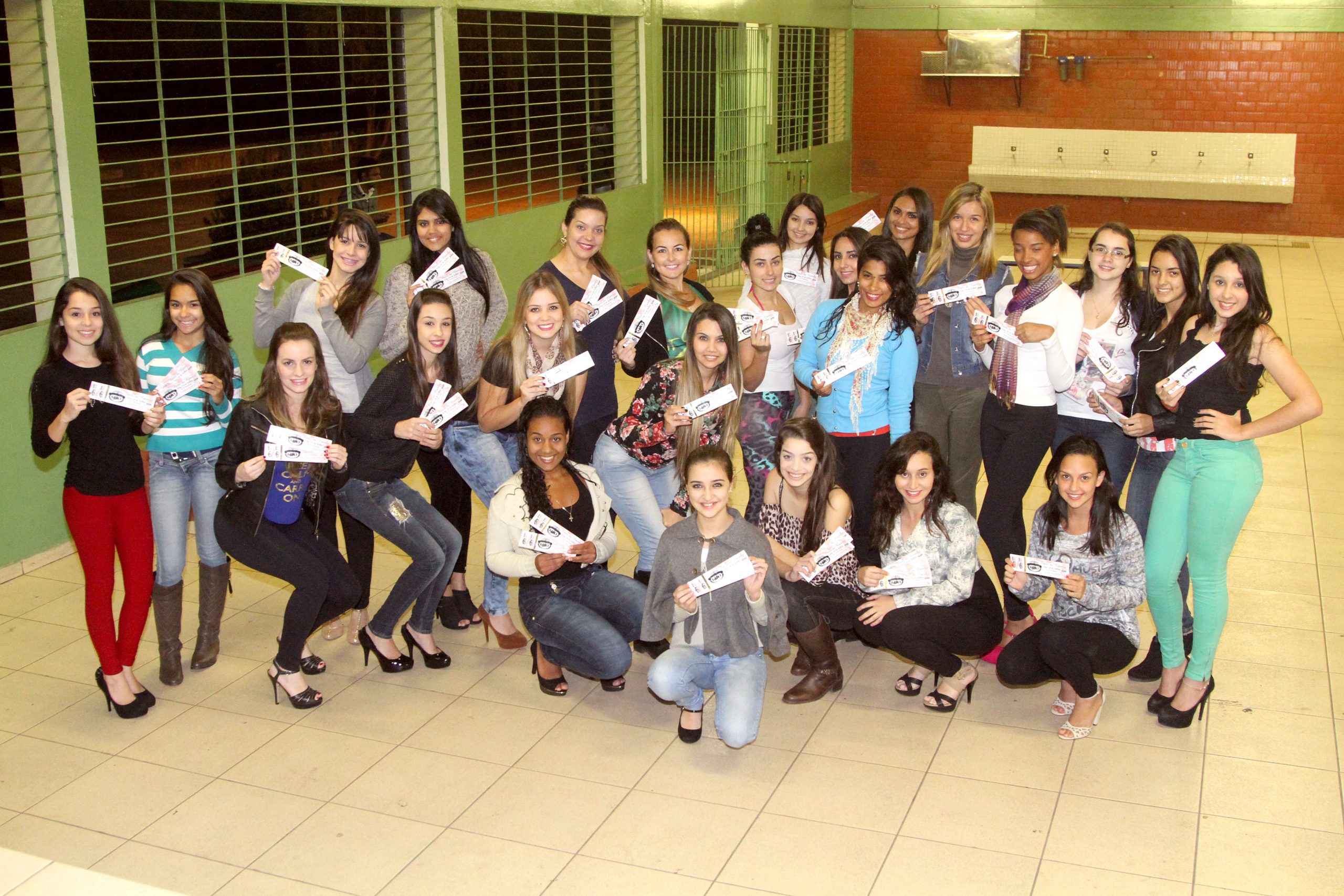 Belas disputam concurso para rainha do Rodeio Faici 2014