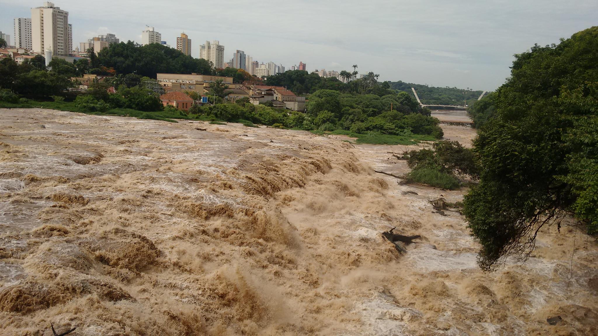 Rio Piracicaba volta a subir, passa do estado de atenção e entra em alerta neste sábado