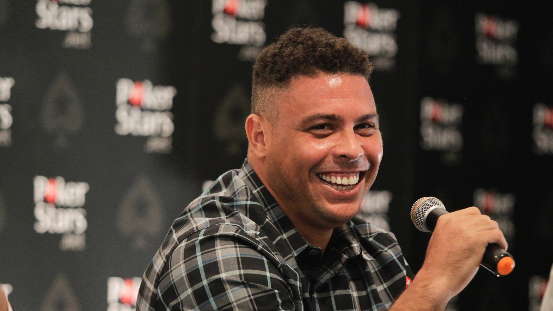 Ex-jogador Ronaldo quer programa próprio na Globo