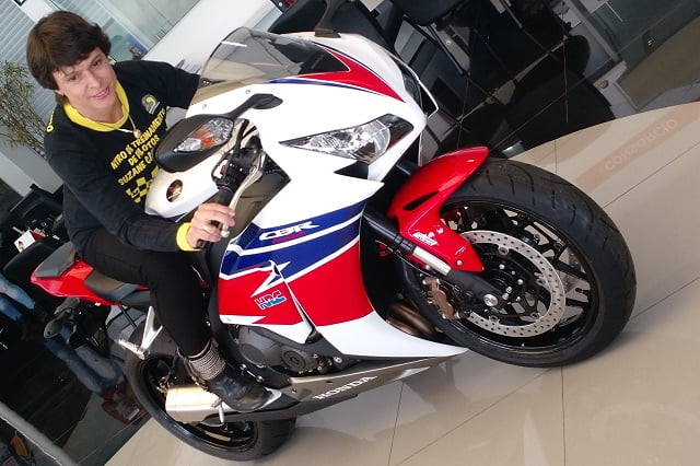 Piloto de moto-velocidade Suzane Carvalho dará palestra e curso em Piracicaba