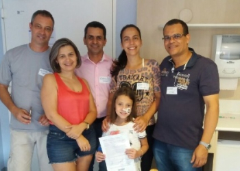 Policiais doam prêmio da Mega da Virada para tratamento de menina