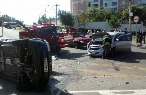 Homem pode perder os dedos após grave acidente de carro